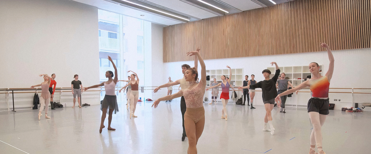 Company Class with Loipa Araújo